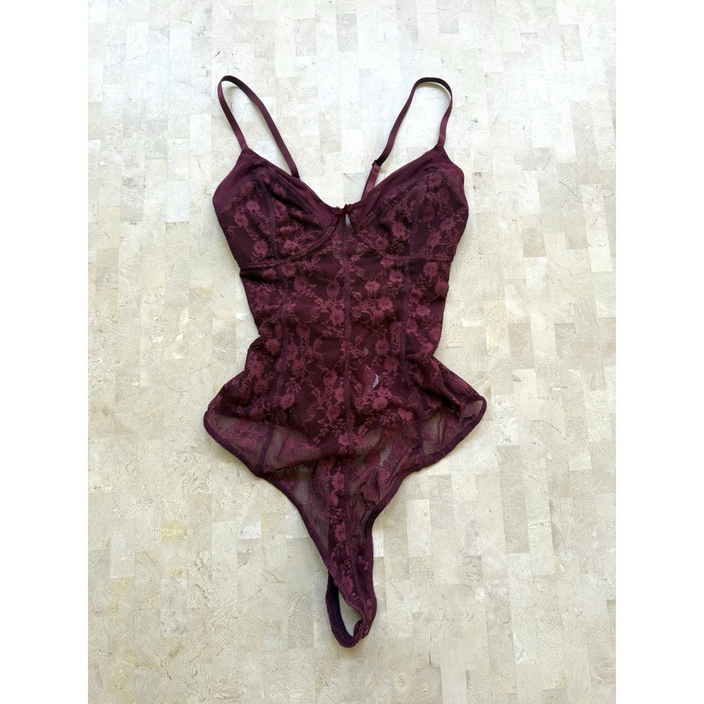 FREE PEOPLE Intimately Runaway Lace THONG BODYSUIT M Medium Raspberry Sexy NWT - Picture 2 of 7